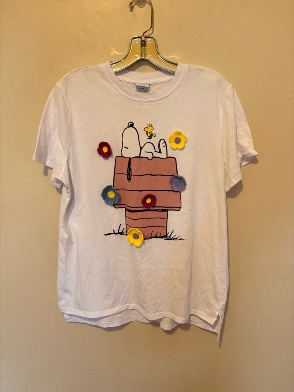 Peanuts White Graphic Tee with Snoopy on Brown Doghouse